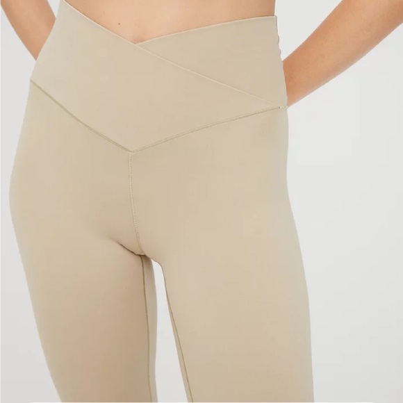 OFFLINE AERIE REAL ME HIGH CROSSOVER
LEGGING - Picture 5 of 9